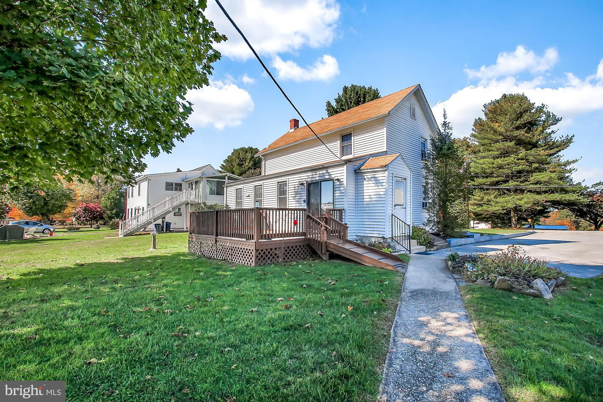 WHITE HALL - Residential