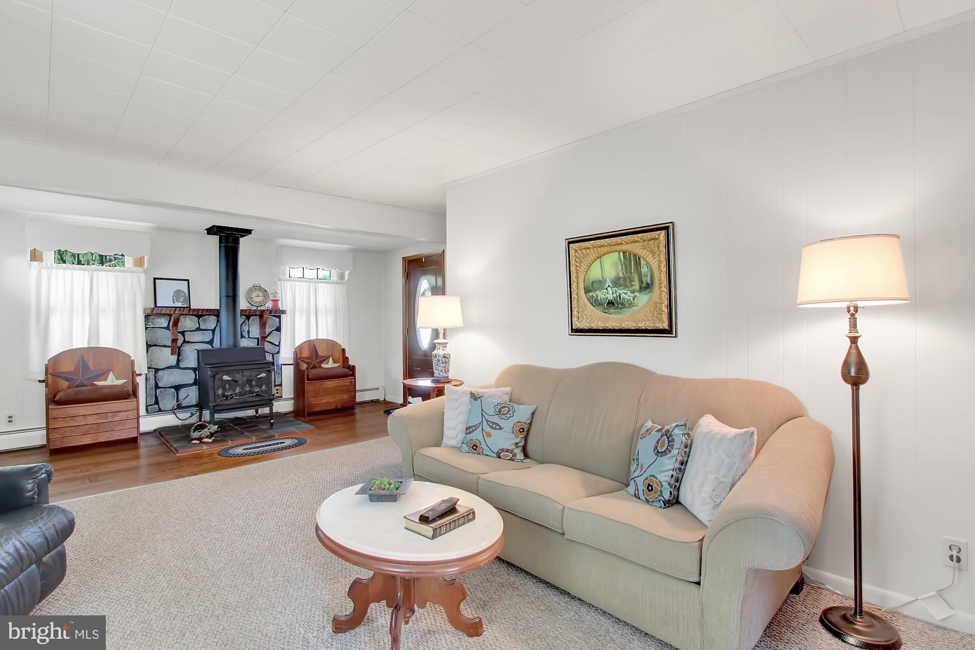 WHITE HALL - Residential