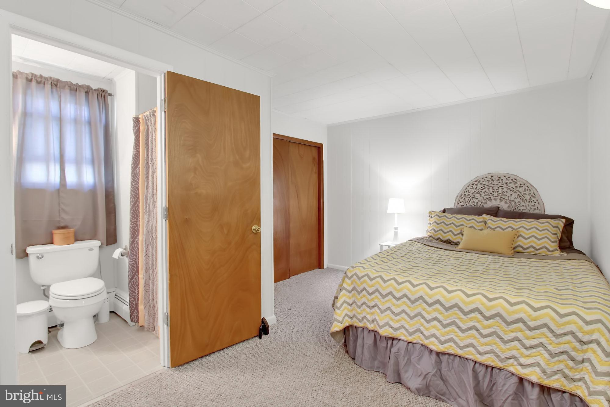 WHITE HALL - Residential