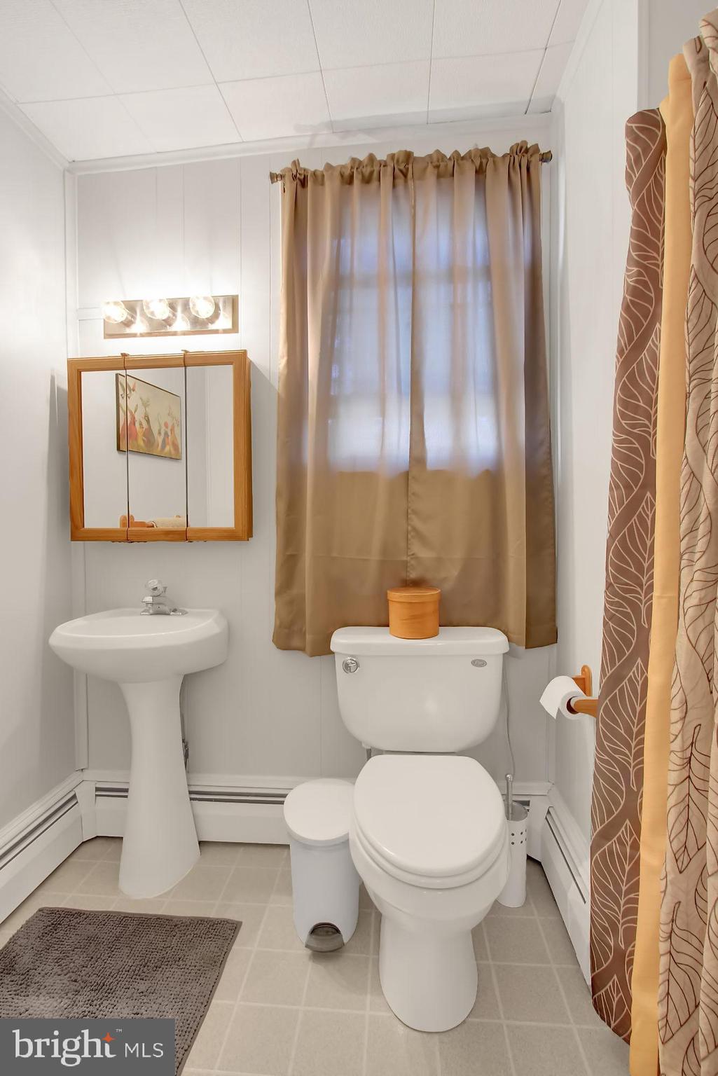 WHITE HALL - Residential