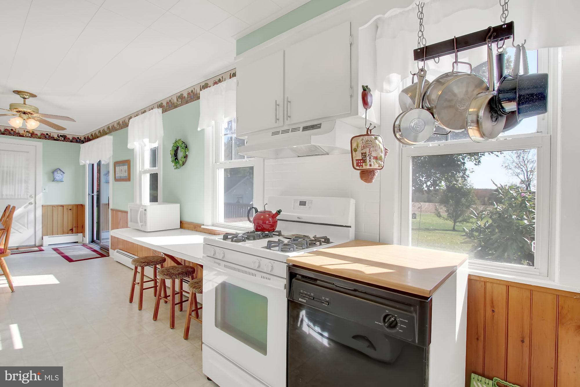 WHITE HALL - Residential