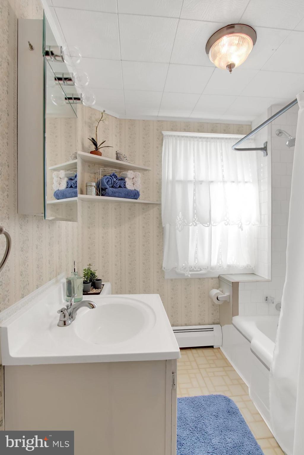 WHITE HALL - Residential