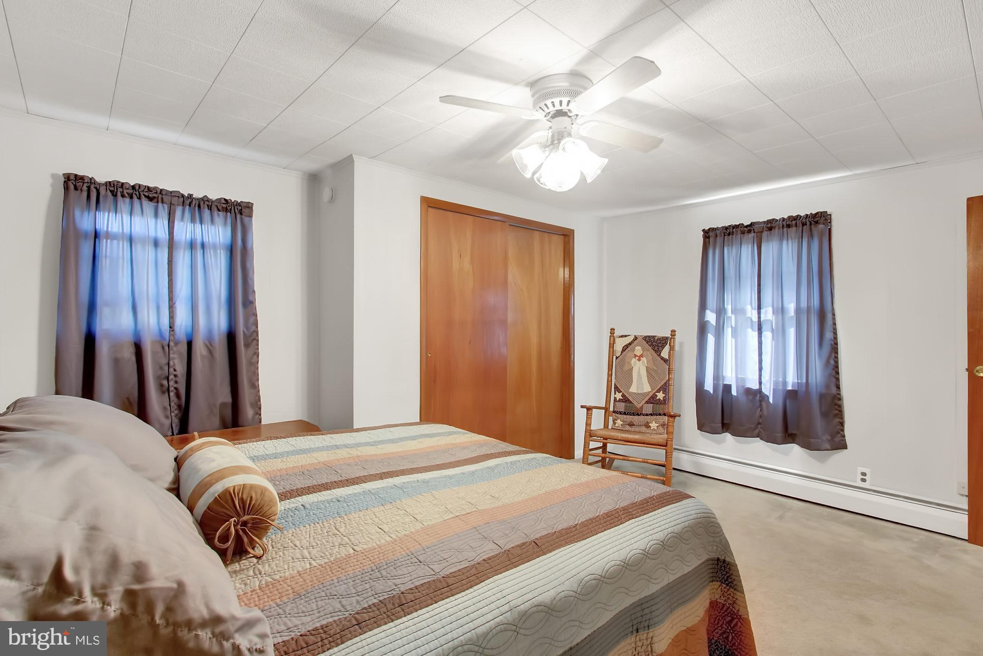 WHITE HALL - Residential