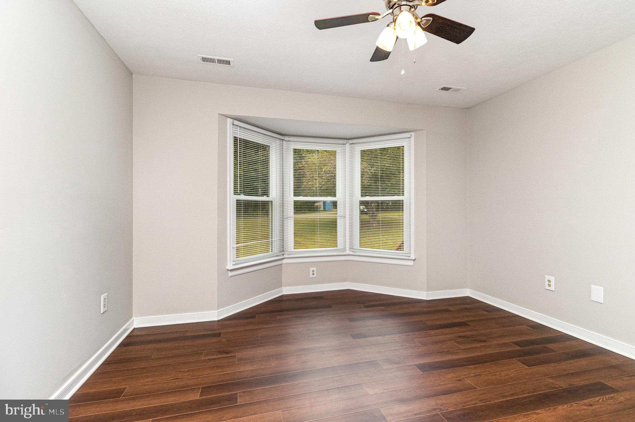 LAKE LAND OR - Residential