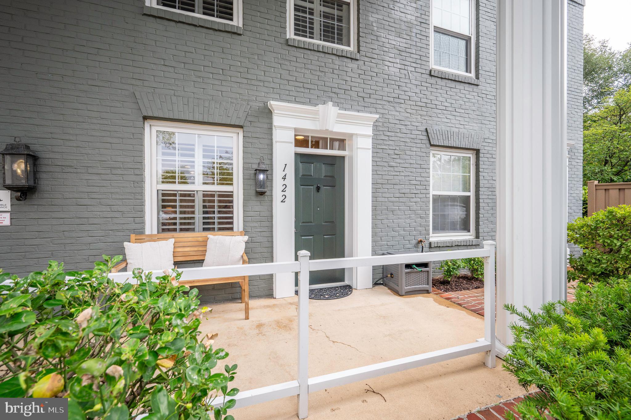 1422 ROUNDHOUSE LANE 1422