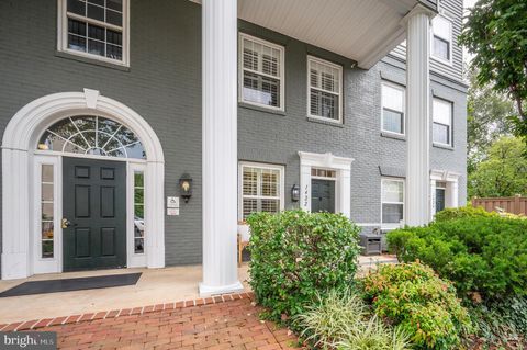 1422 ROUNDHOUSE LANE 1422 ALEXANDRIA VA 22314