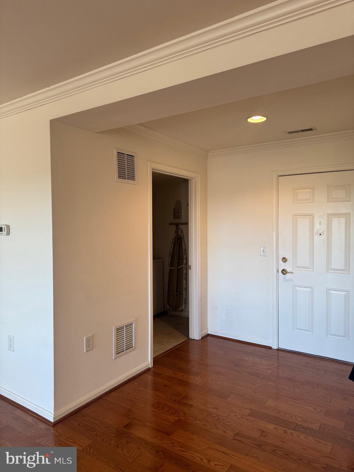 ROUNDWOOD RIDGE - Residential Lease