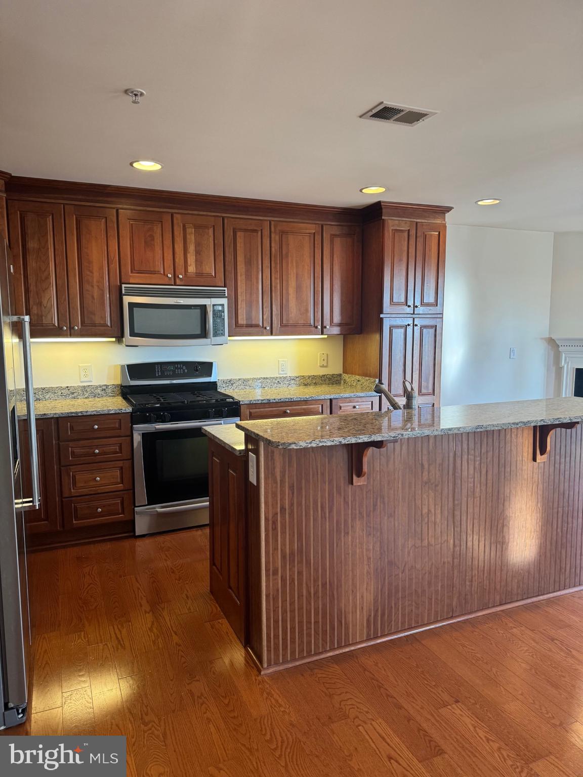 ROUNDWOOD RIDGE - Residential Lease