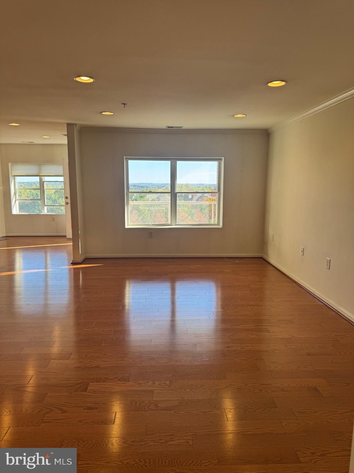 ROUNDWOOD RIDGE - Residential Lease