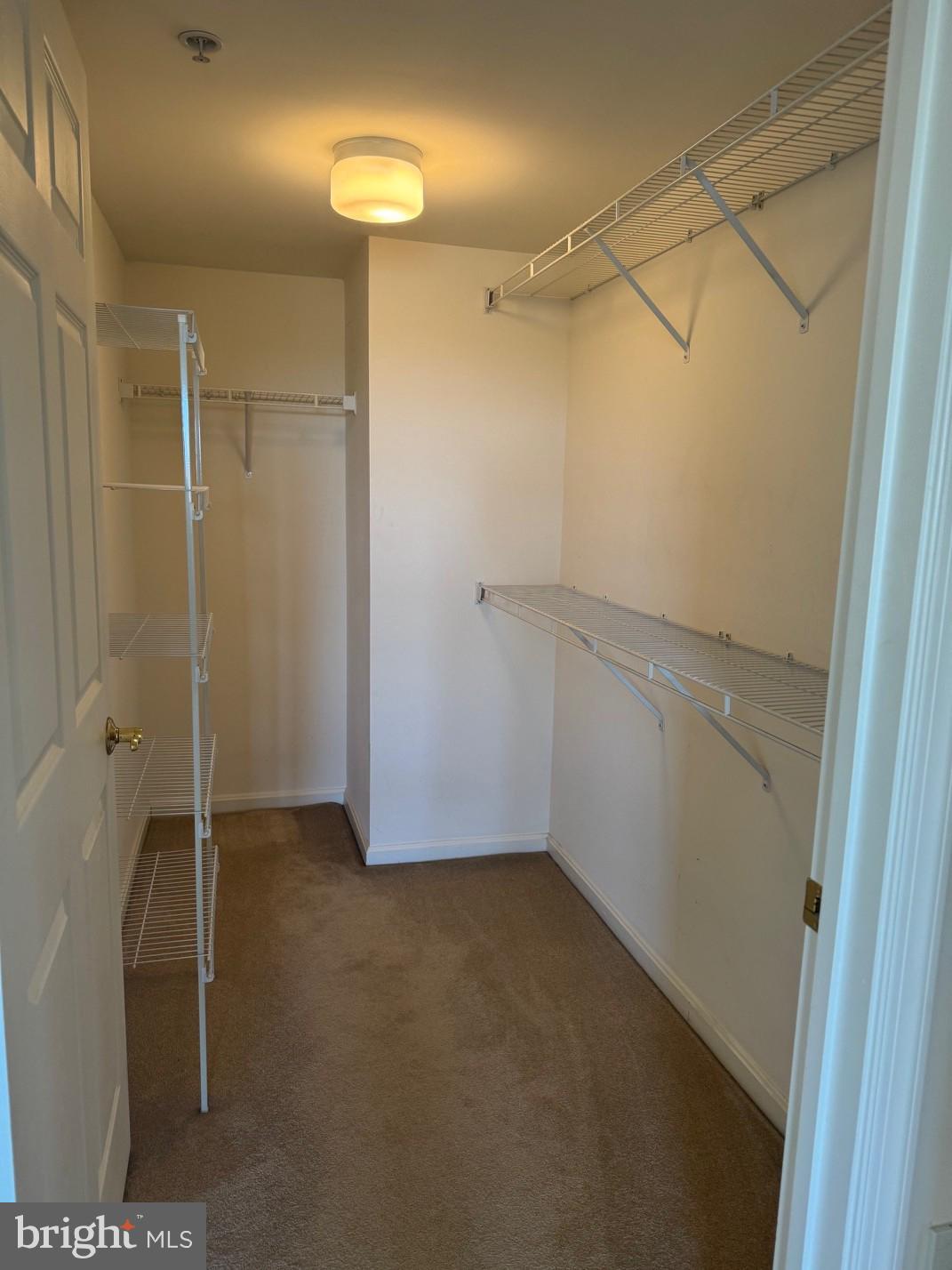 ROUNDWOOD RIDGE - Residential Lease