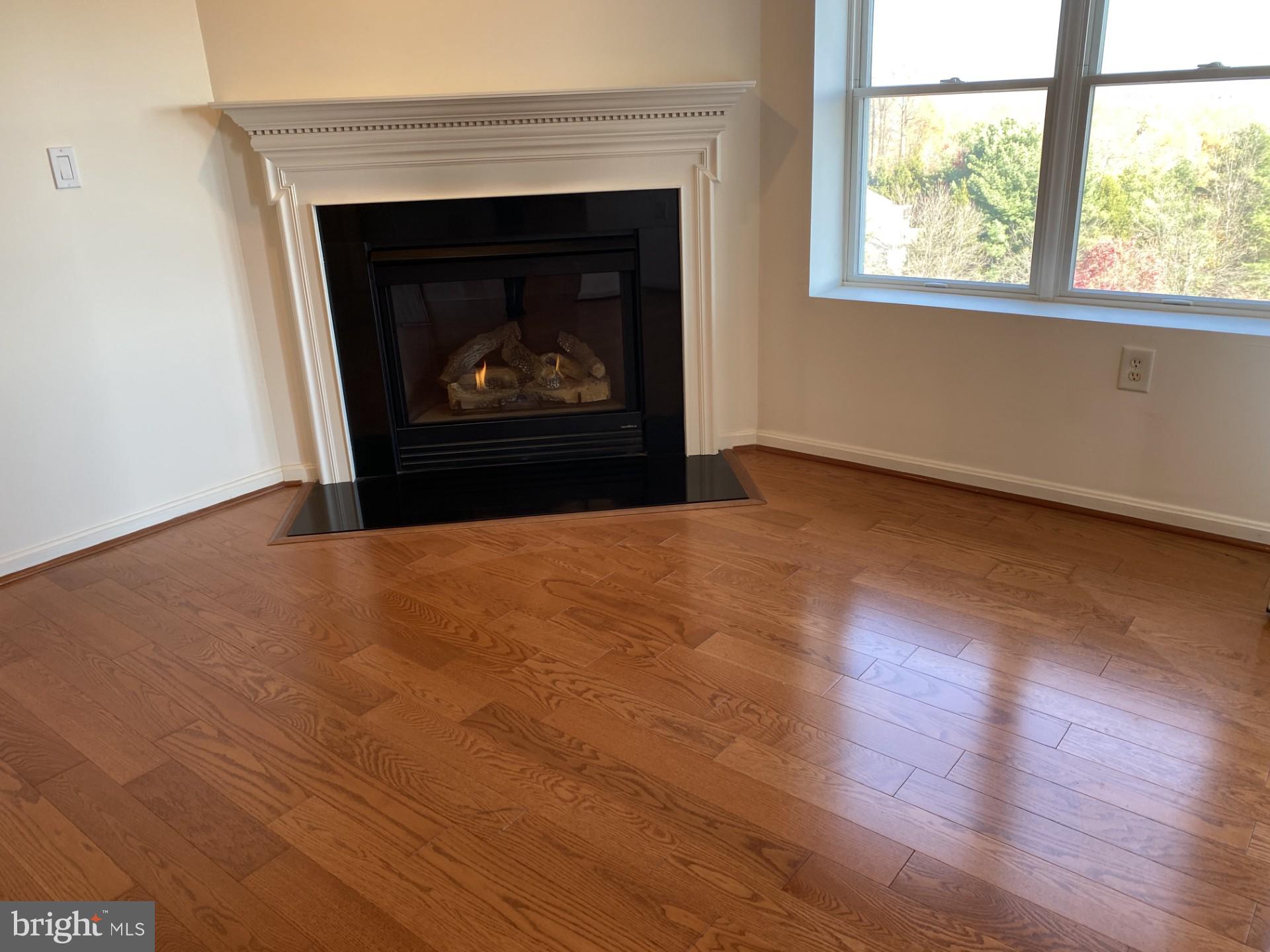 ROUNDWOOD RIDGE - Residential Lease