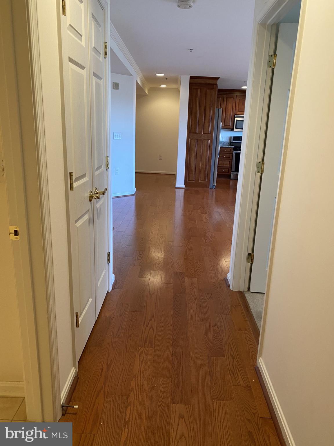 ROUNDWOOD RIDGE - Residential Lease