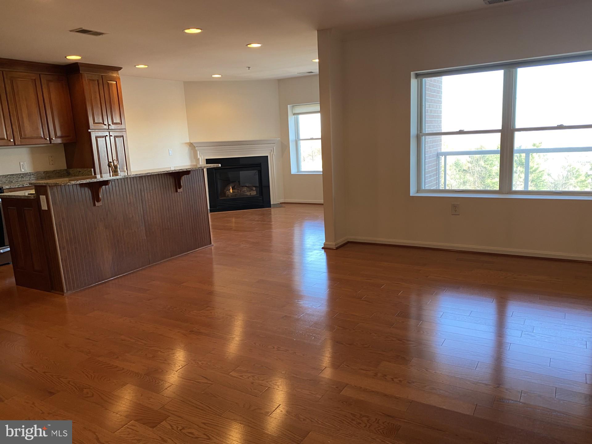 ROUNDWOOD RIDGE - Residential Lease