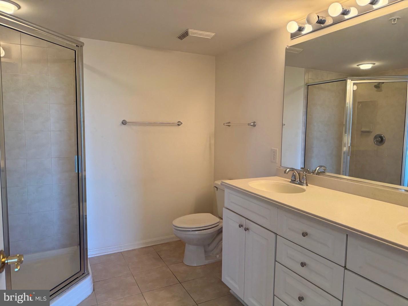 ROUNDWOOD RIDGE - Residential Lease