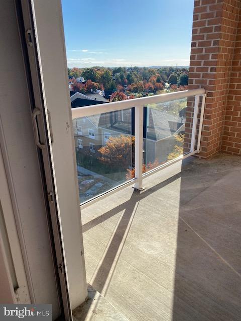 ROUNDWOOD RIDGE - Residential Lease