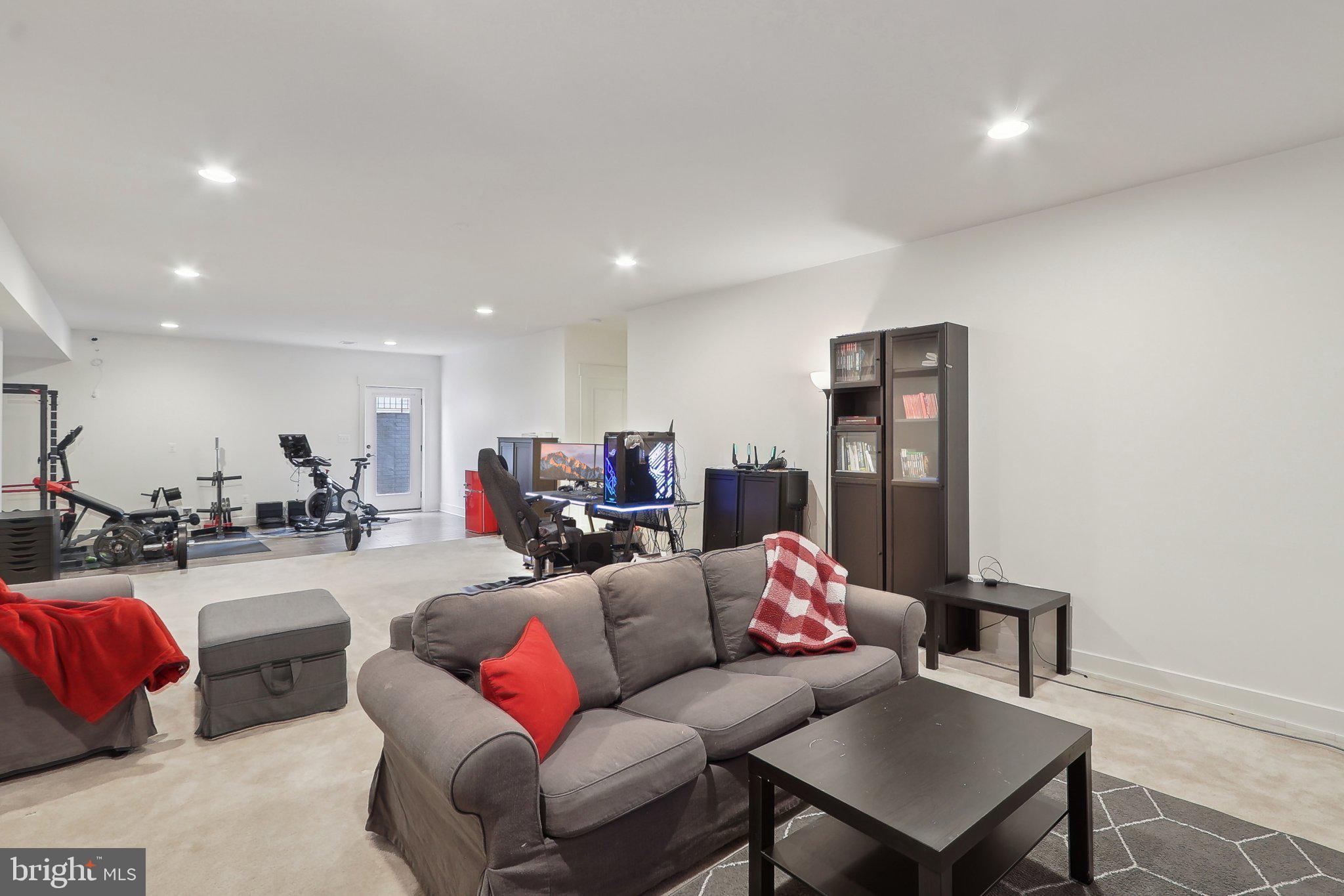 PIMMIT HILLS - Residential