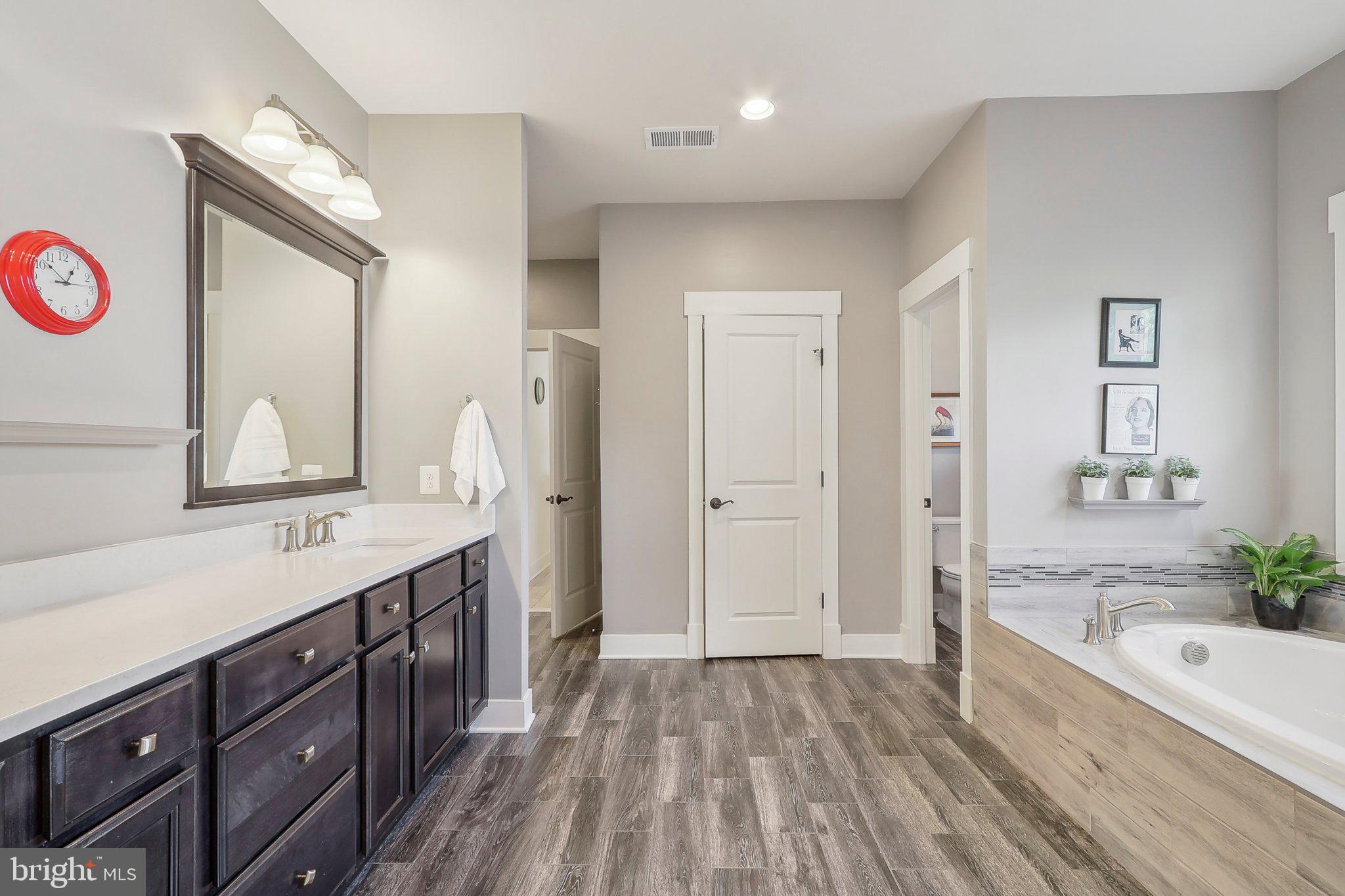 PIMMIT HILLS - Residential