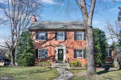 Photo of 7300 Western Avenue, CHEVY CHASE, MD 20815 (MLS # MDMC2165738)
