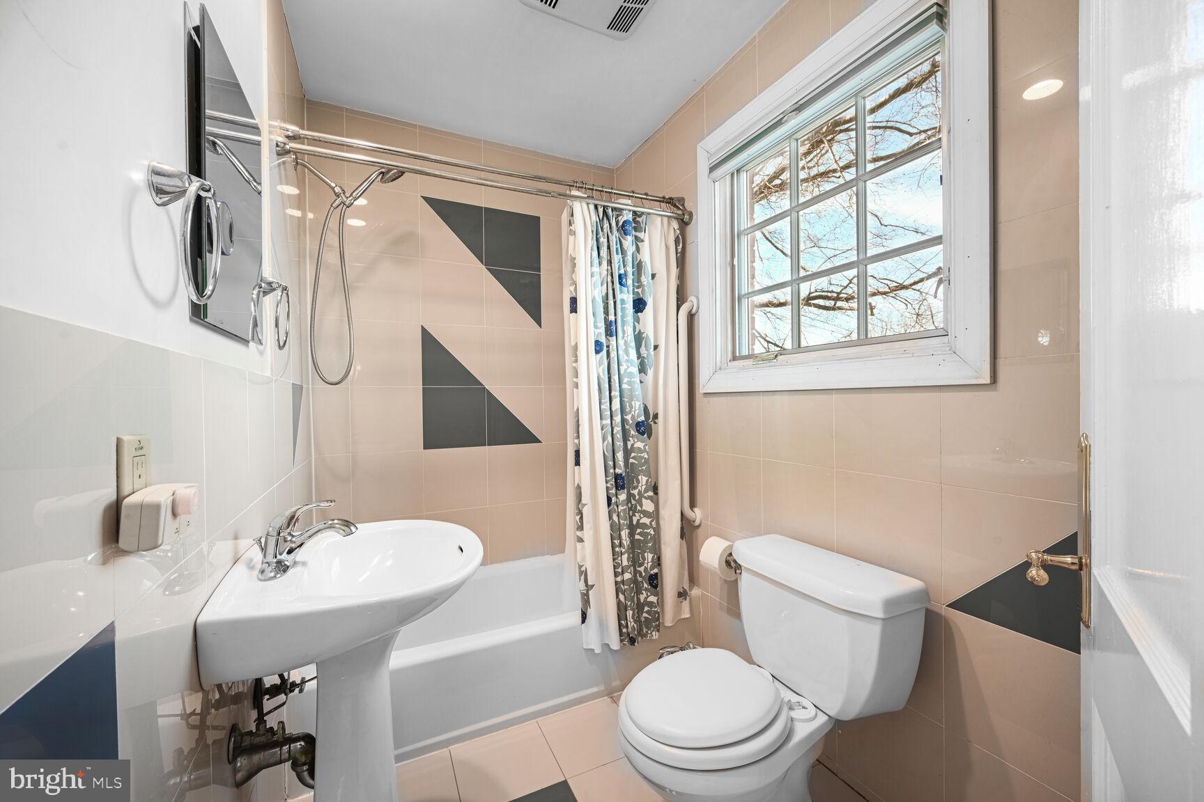 RIDGEWOOD VILLAGE - Residential