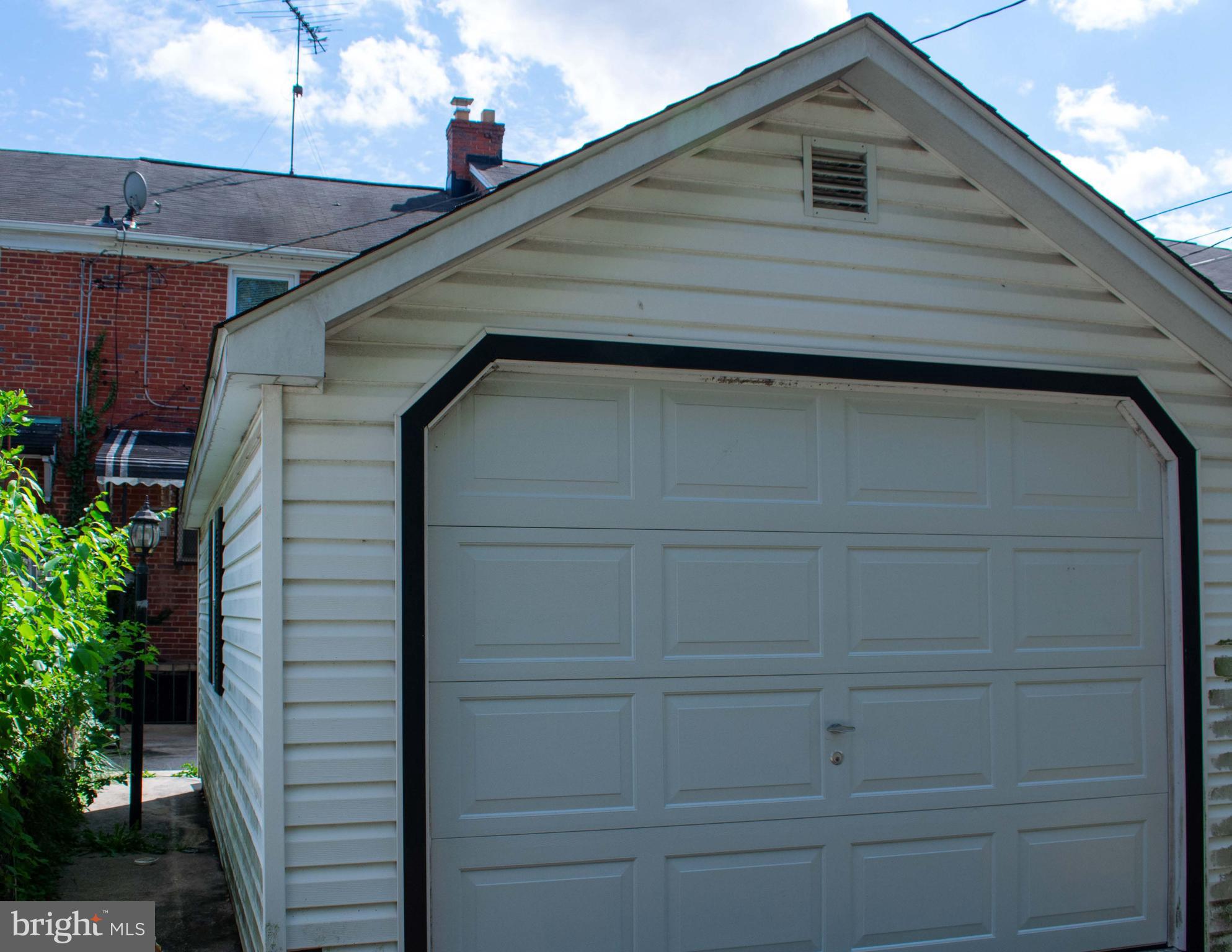 CHINQUAPIN PARK - Residential Lease