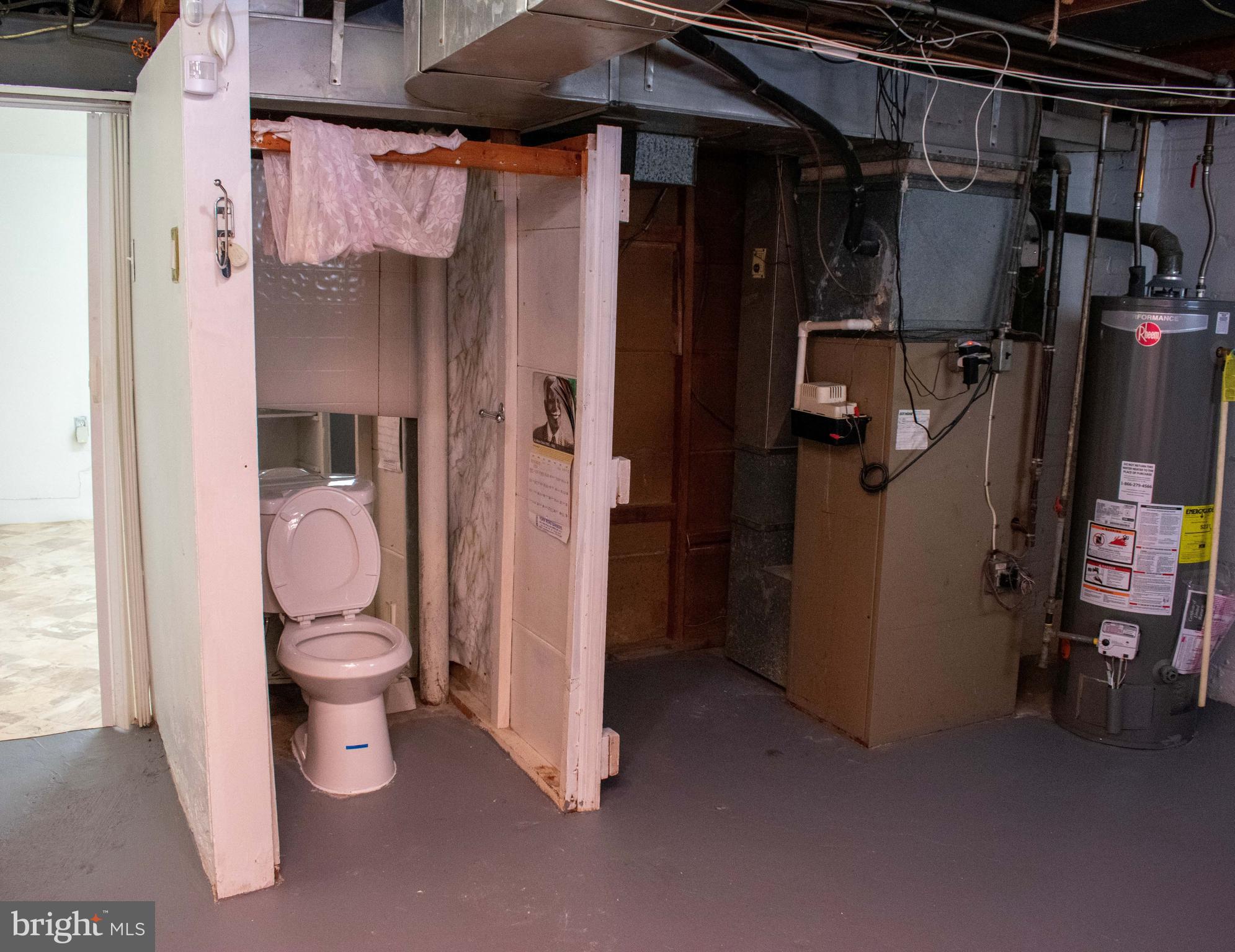CHINQUAPIN PARK - Residential Lease