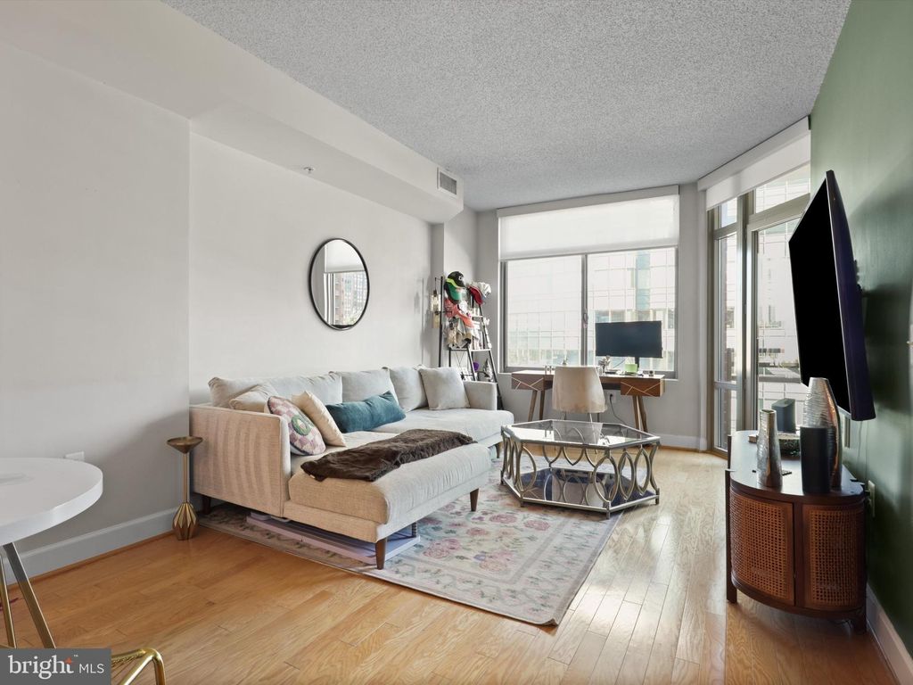 Photo of 3600 S Glebe Road #414W, ARLINGTON, VA 22202 (MLS # VAAR2065412)