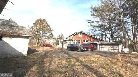 Photo of 465 Lakewood Farmingdale Rd, HOWELL, NJ 07731 (MLS # NJMM2004268)