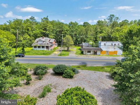 Photo of 465 Lakewood Farmingdale Rd, HOWELL, NJ 07731 (MLS # NJMM2004268)