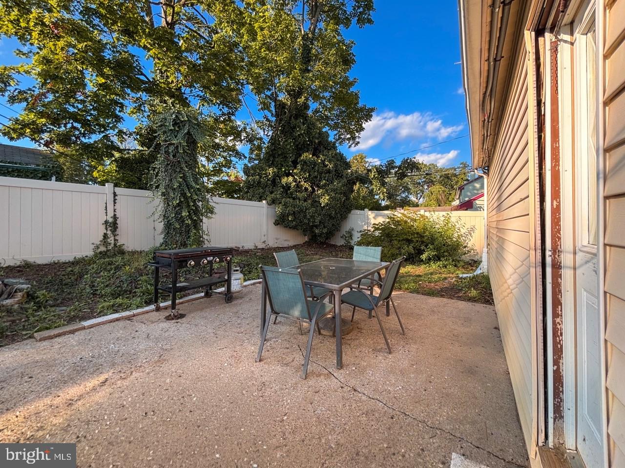 SHADY GROVE MANOR - Residential