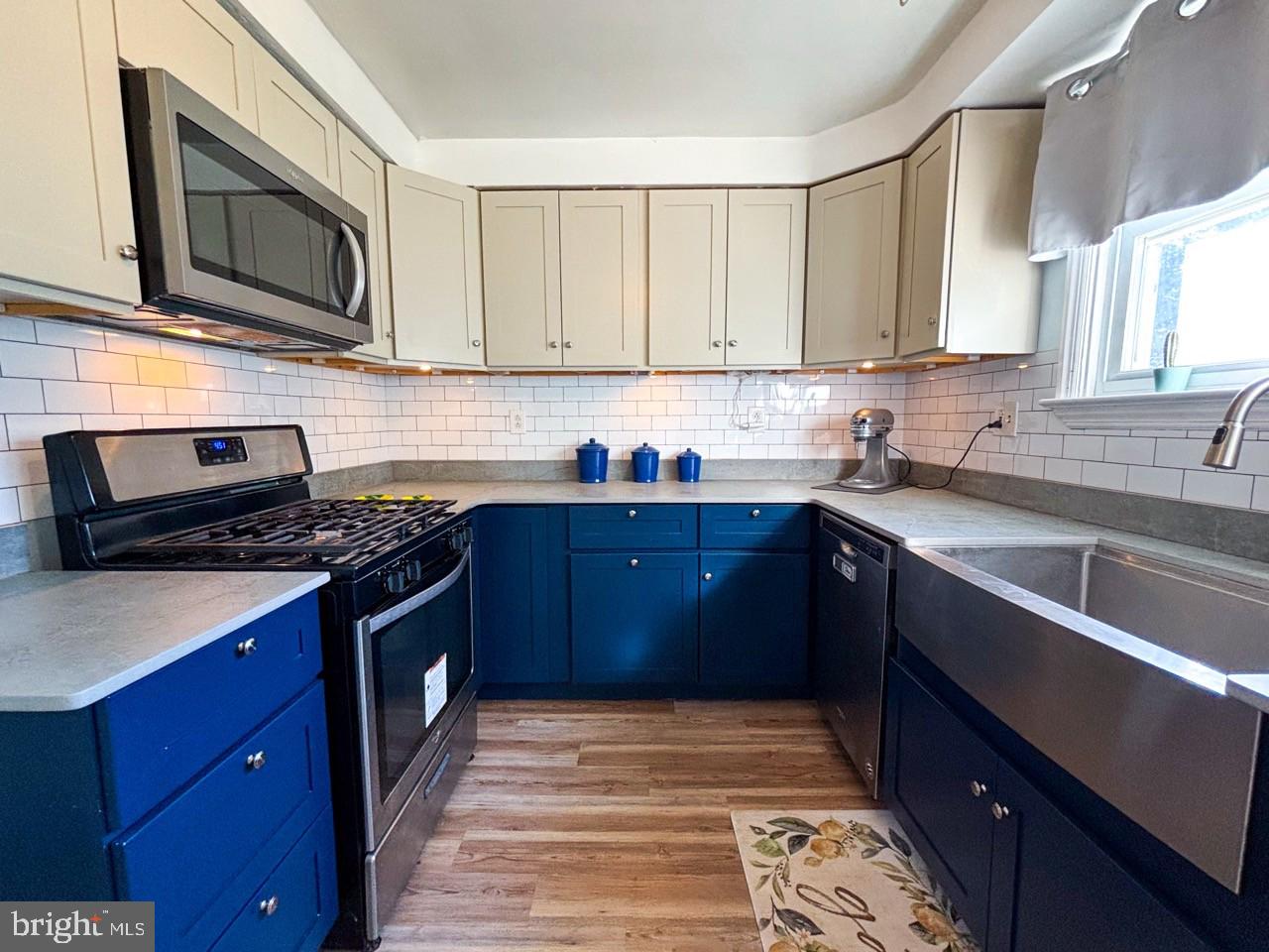 SHADY GROVE MANOR - Residential