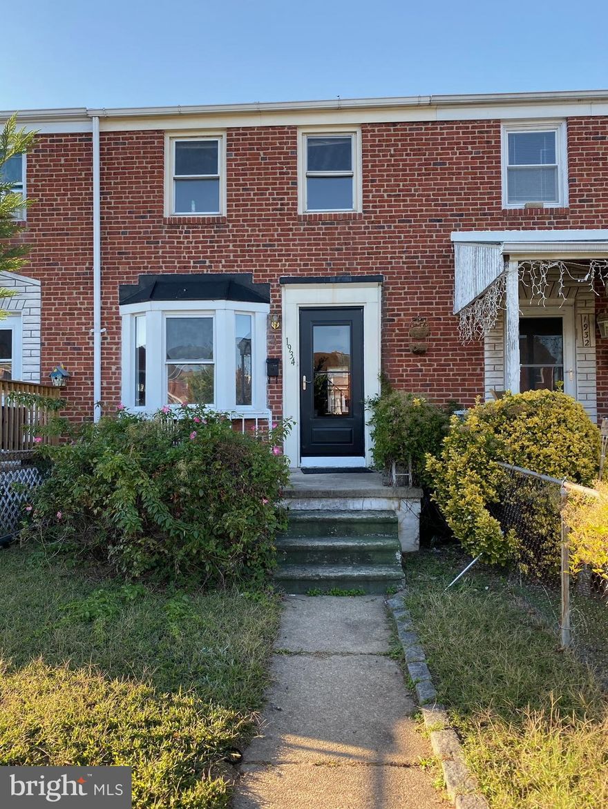 BACK On The Market -  financing  again!! what can I say this is a problem  these days  ............Adorable Town home Ready for New Owners to Enjoy! Hardwood floors -  updated kitchen w/ breakfast bare - granite counter tops/stainless steel  - 2 large bedrooms - spaciously partially finished basement - Private rear parking pad - Great opportunity to own!Property is sold 'as is condition" .....but seller will contribute some closing cost and even fix some things with the right offer!