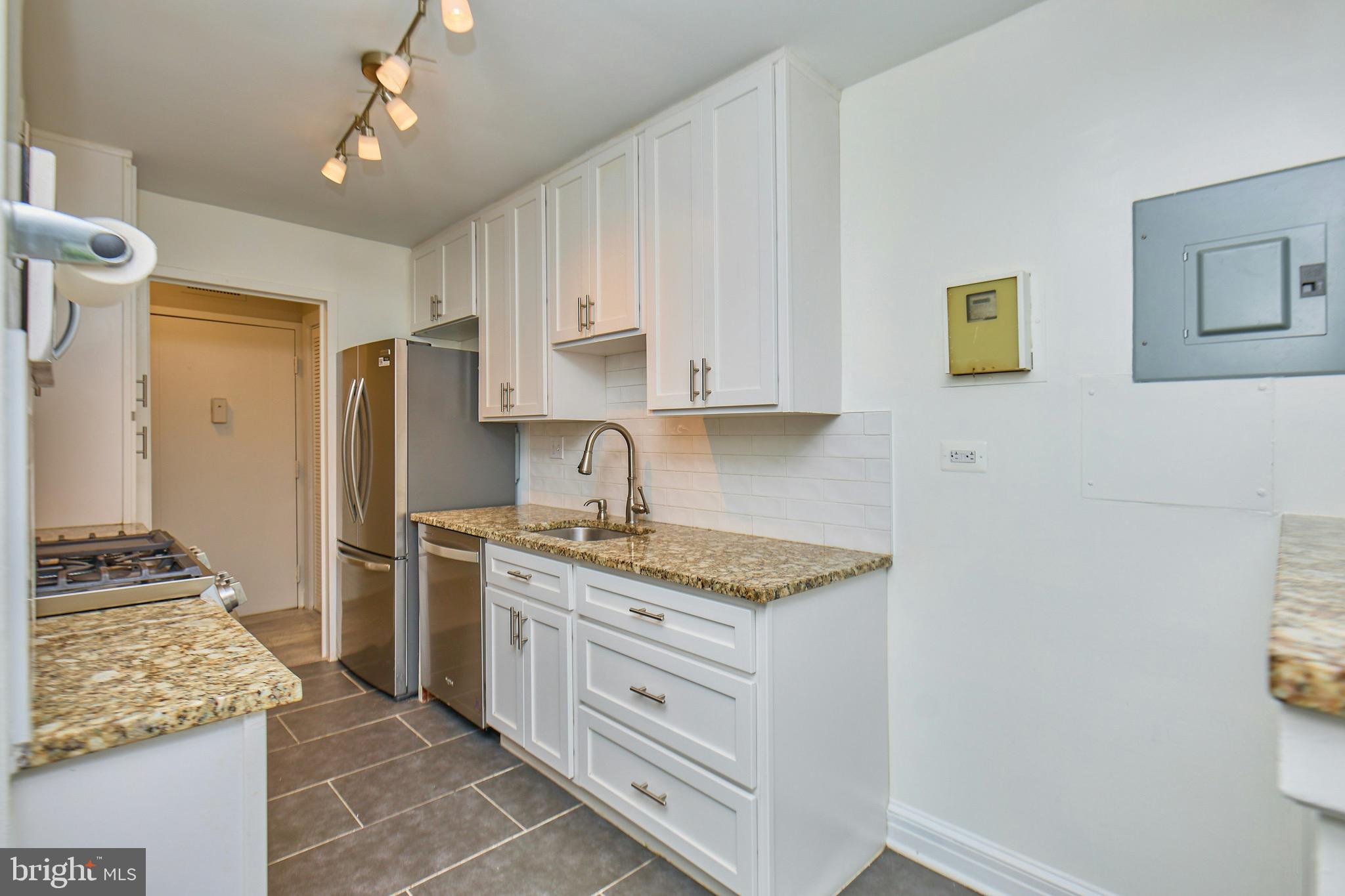 CIRCLE CONDOMINIUMS - Residential Lease