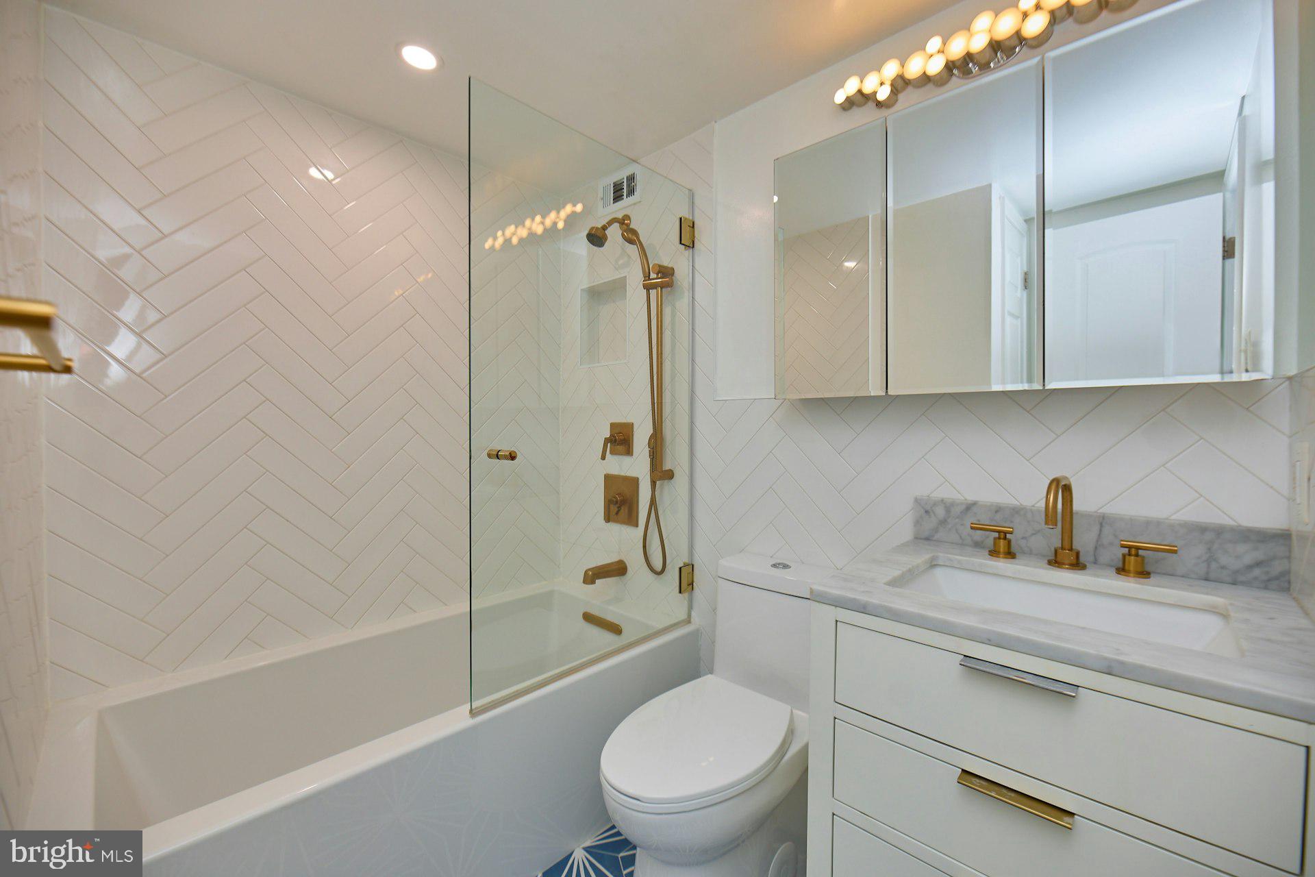 CIRCLE CONDOMINIUMS - Residential Lease