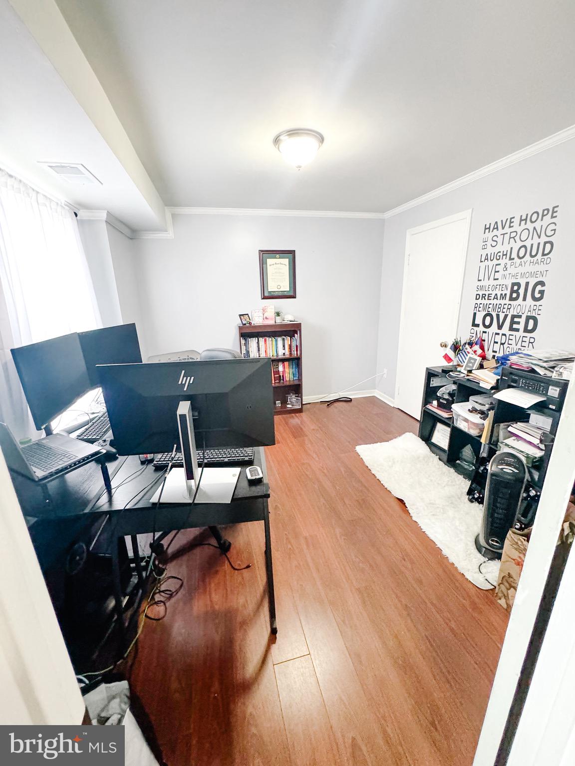 PINEWOOD LAKE - Residential Lease