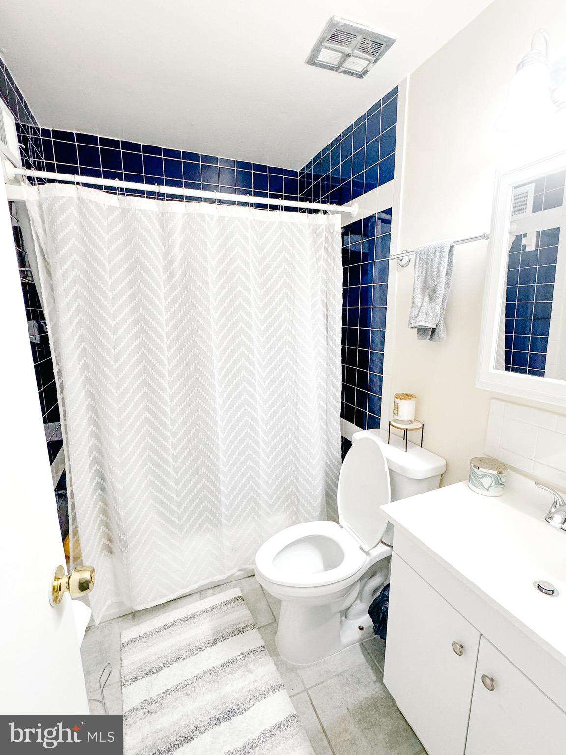 PINEWOOD LAKE - Residential Lease