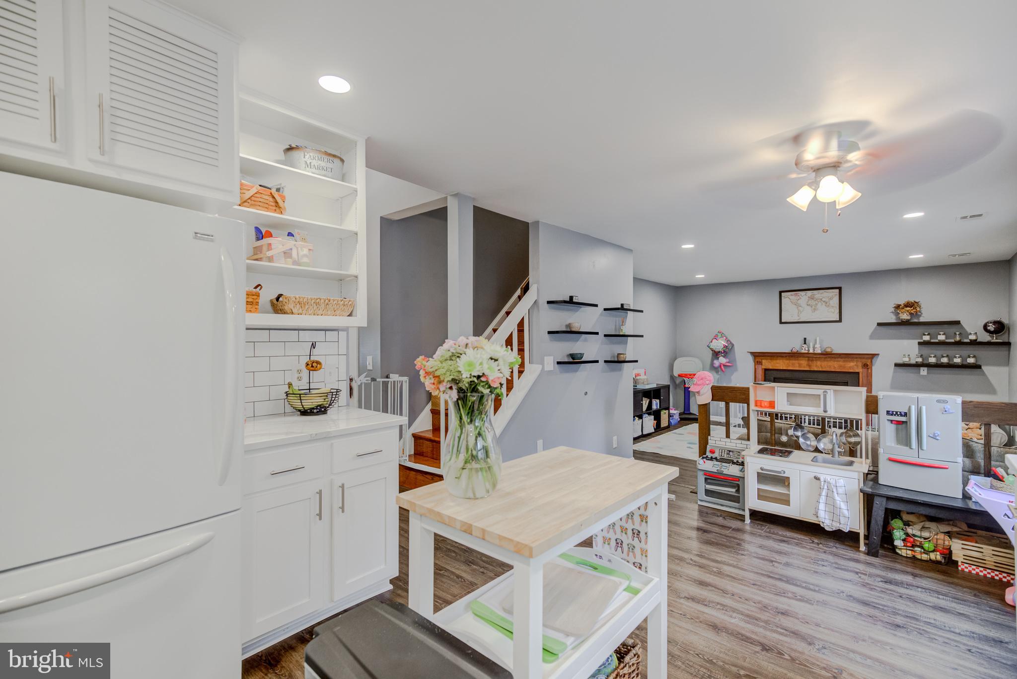 COUNTRY ROADS - Residential