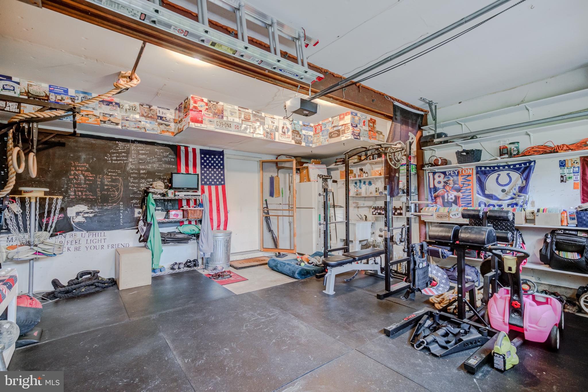 COUNTRY ROADS - Residential