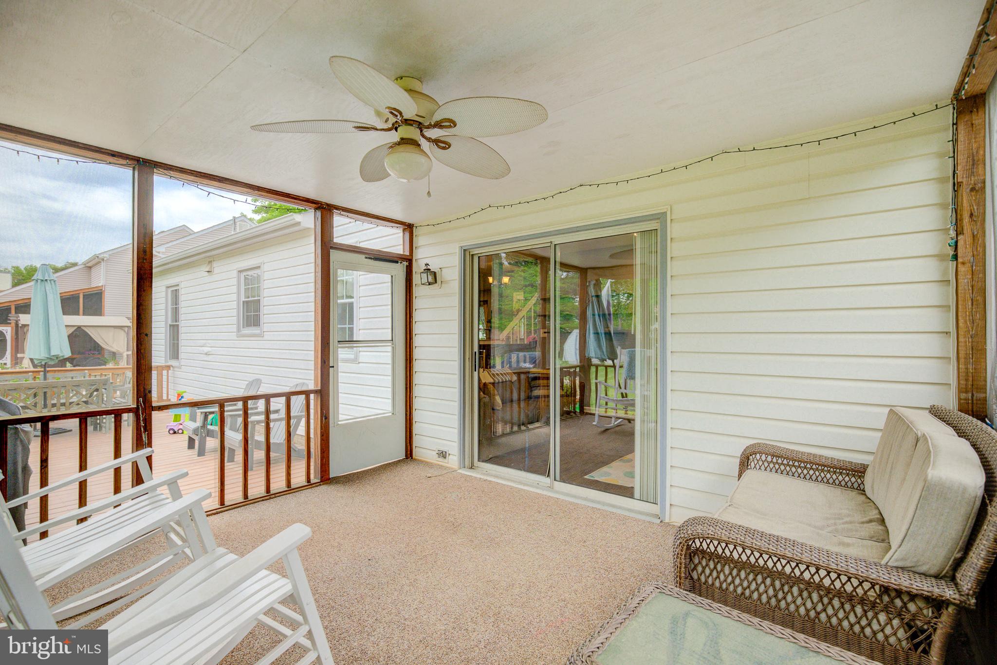 COUNTRY ROADS - Residential