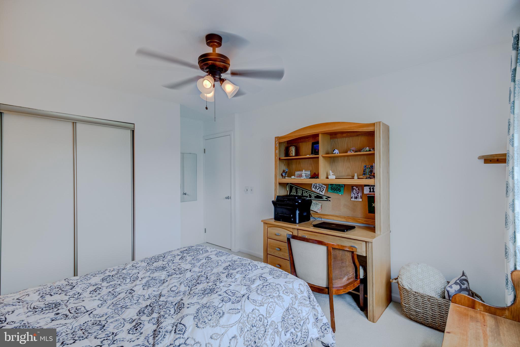 COUNTRY ROADS - Residential