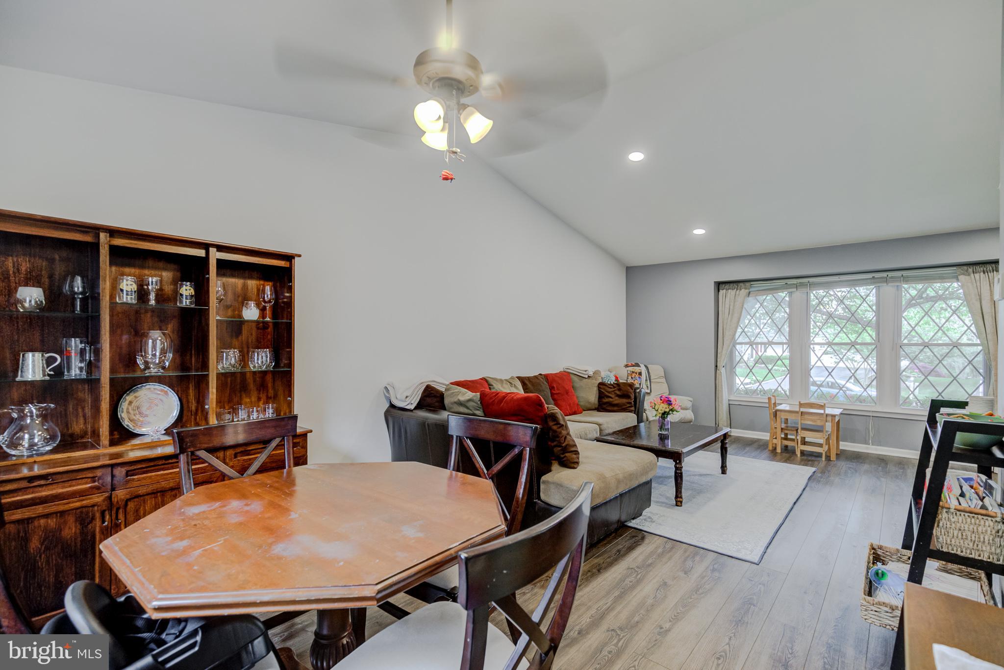 COUNTRY ROADS - Residential