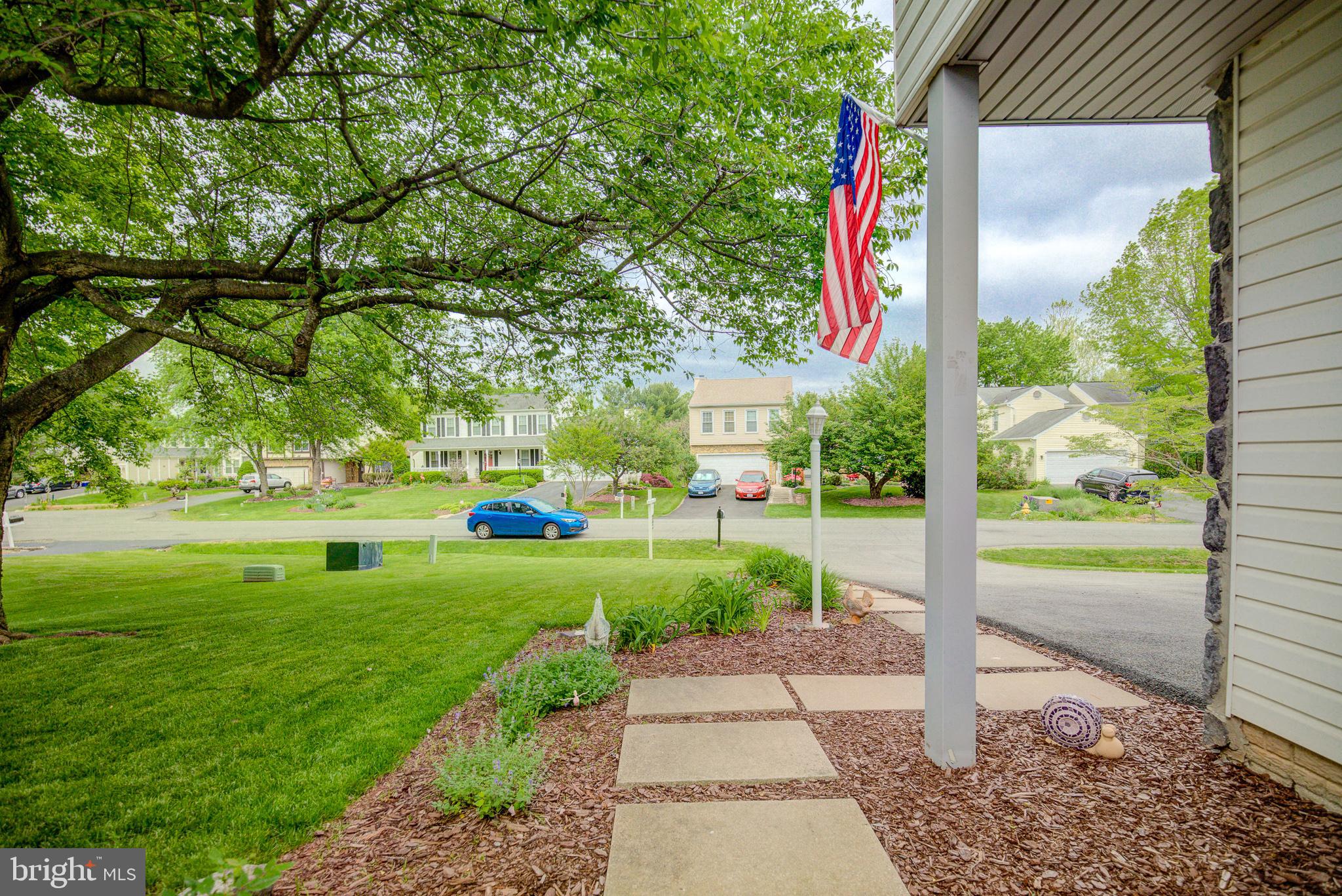 COUNTRY ROADS - Residential