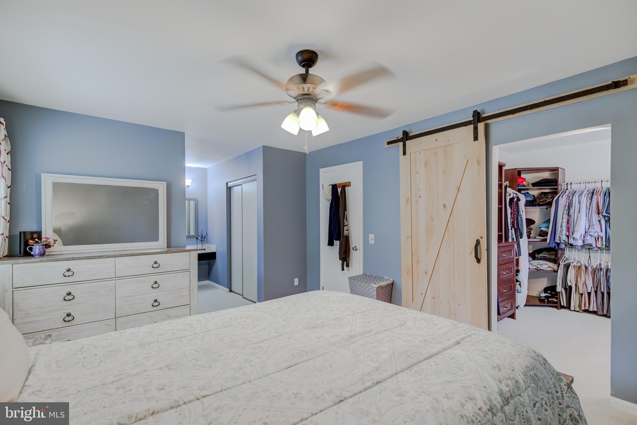 COUNTRY ROADS - Residential