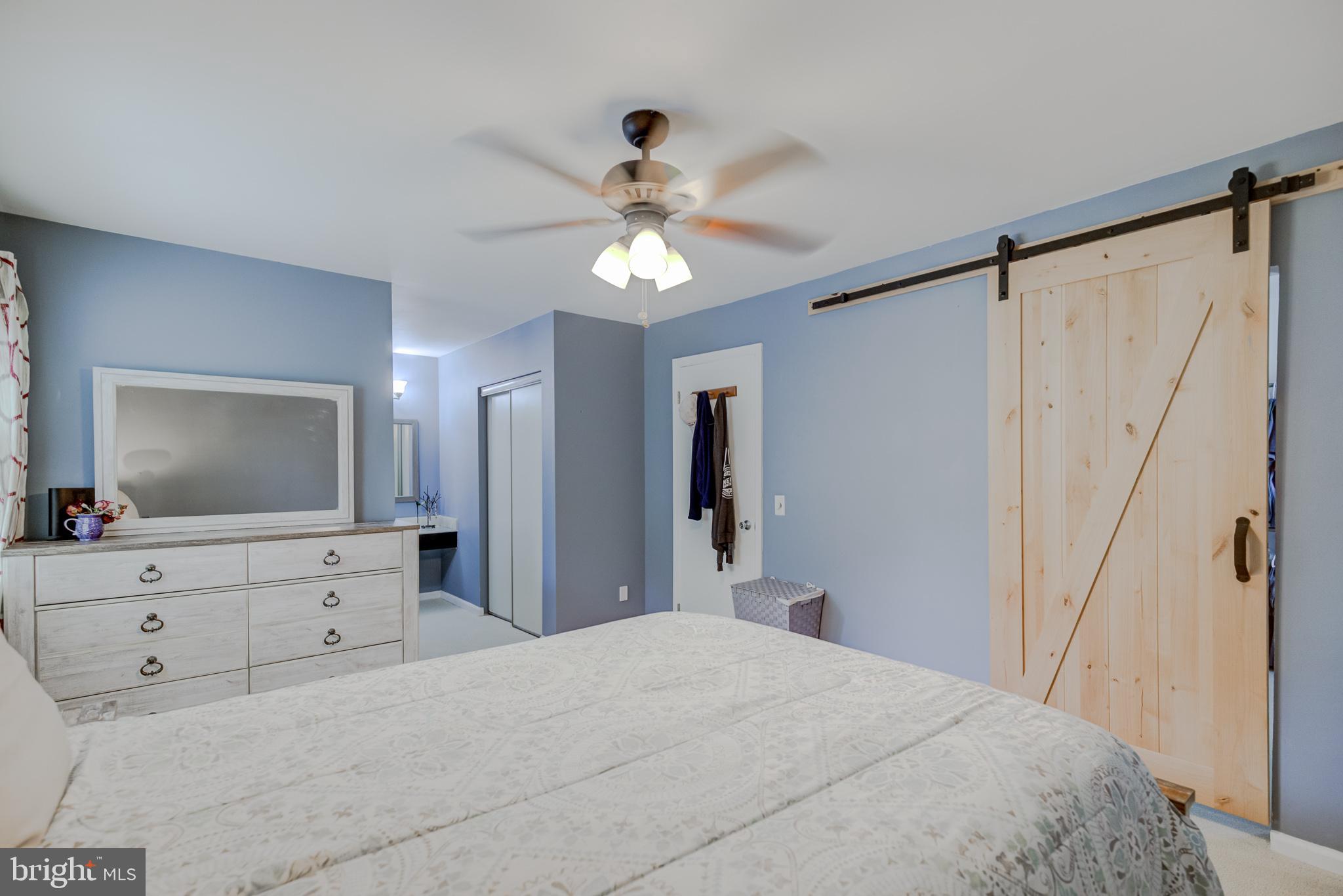 COUNTRY ROADS - Residential