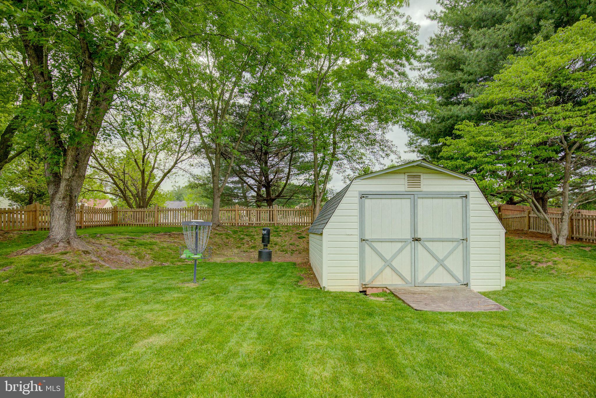 COUNTRY ROADS - Residential