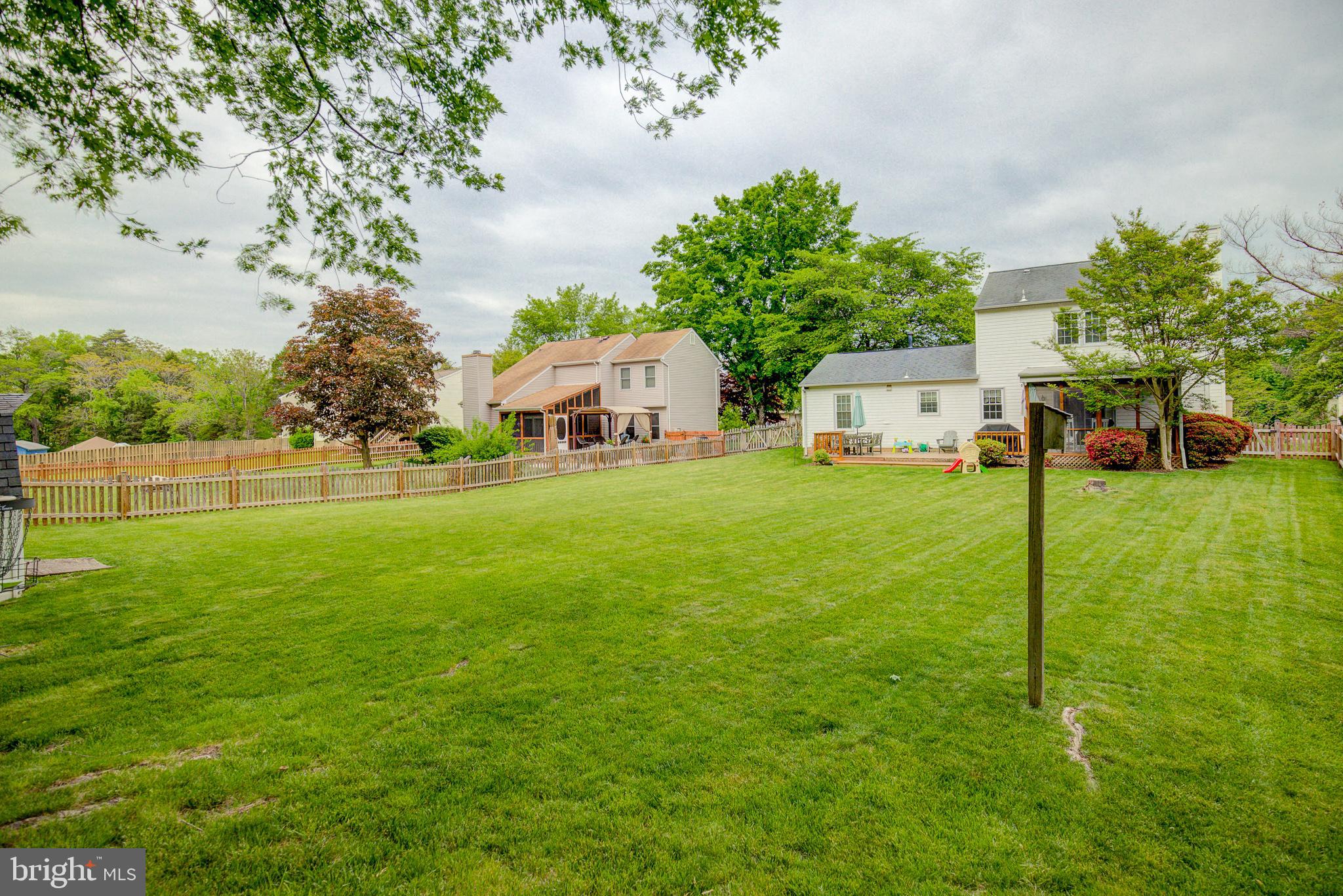 COUNTRY ROADS - Residential