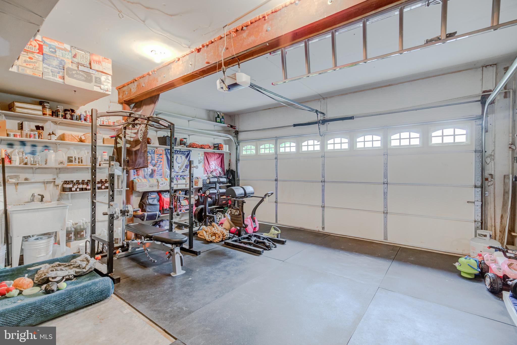 COUNTRY ROADS - Residential