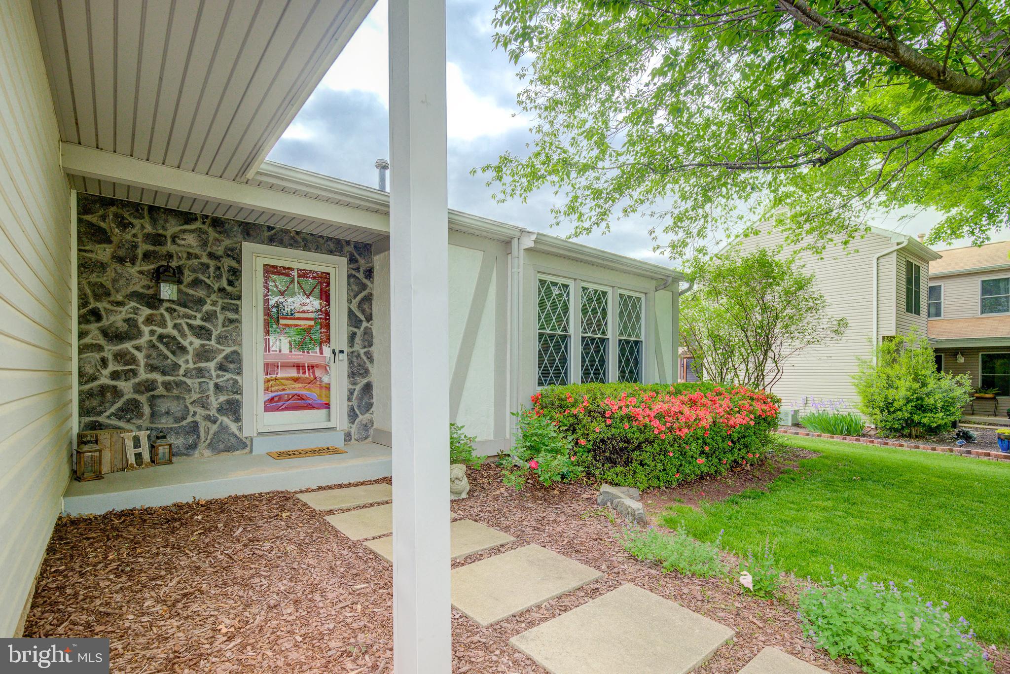 COUNTRY ROADS - Residential