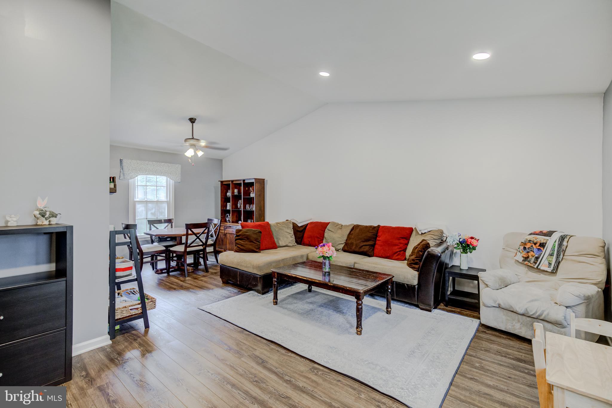 COUNTRY ROADS - Residential