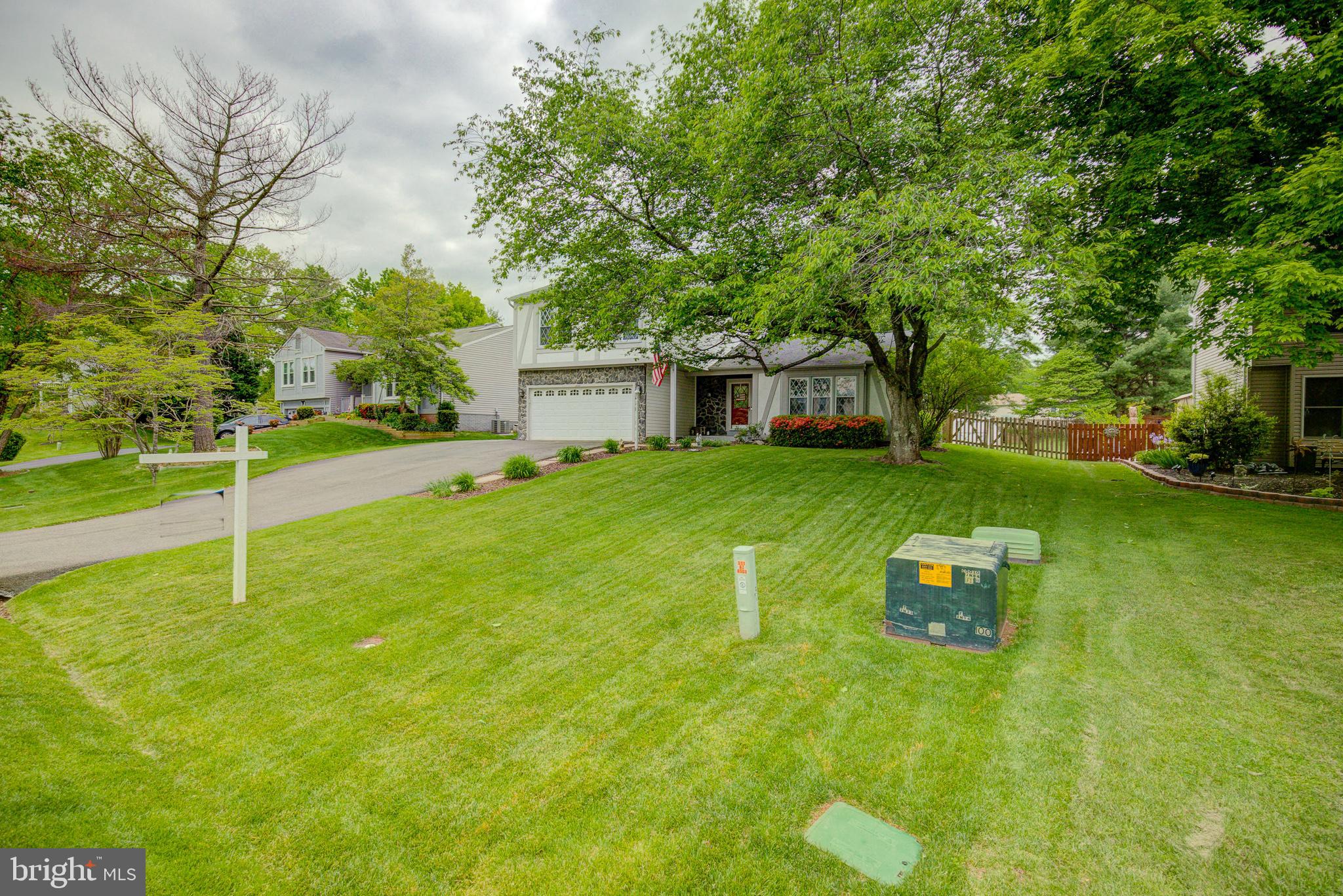 COUNTRY ROADS - Residential