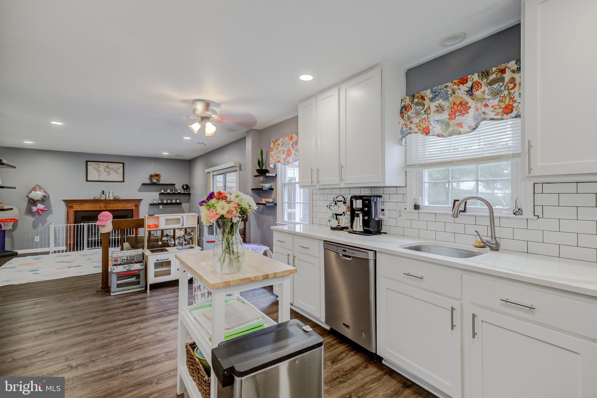 COUNTRY ROADS - Residential